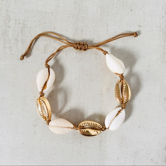Cowrie Shell Bracelet Natural and Gold - Picture 2 of 4